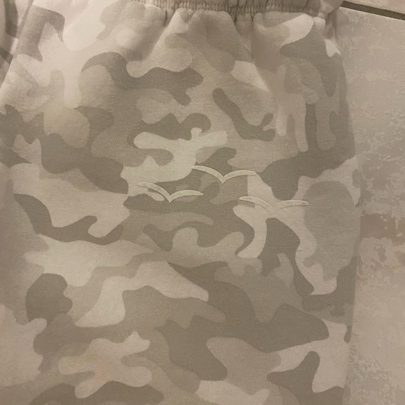 Laxy Patterned Pants - Picture 2 of 3